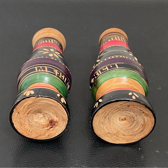 Vintage Mexico Hand Carved Wooden Salt & Pepper Shakers - Picture 5 of 7